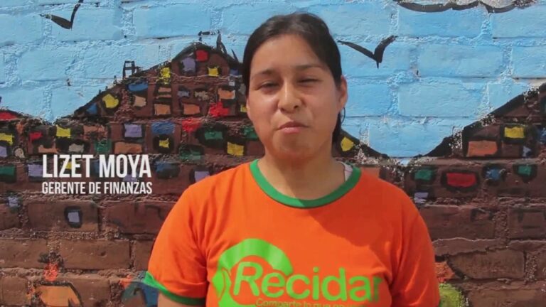 Opciones para donar ropa en Moya